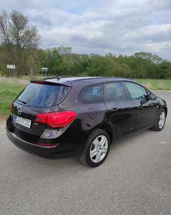 Opel Astra cena 19000 przebieg: 254600, rok produkcji 2011 z Poręba małe 497